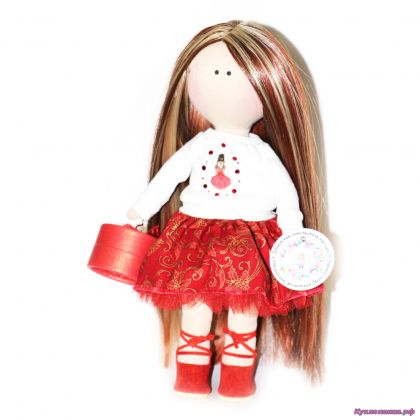 Кукла Тильда в красной юбочке